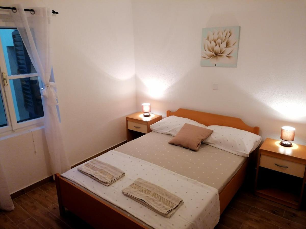 Apartments Amfora Gdinj Exterior foto